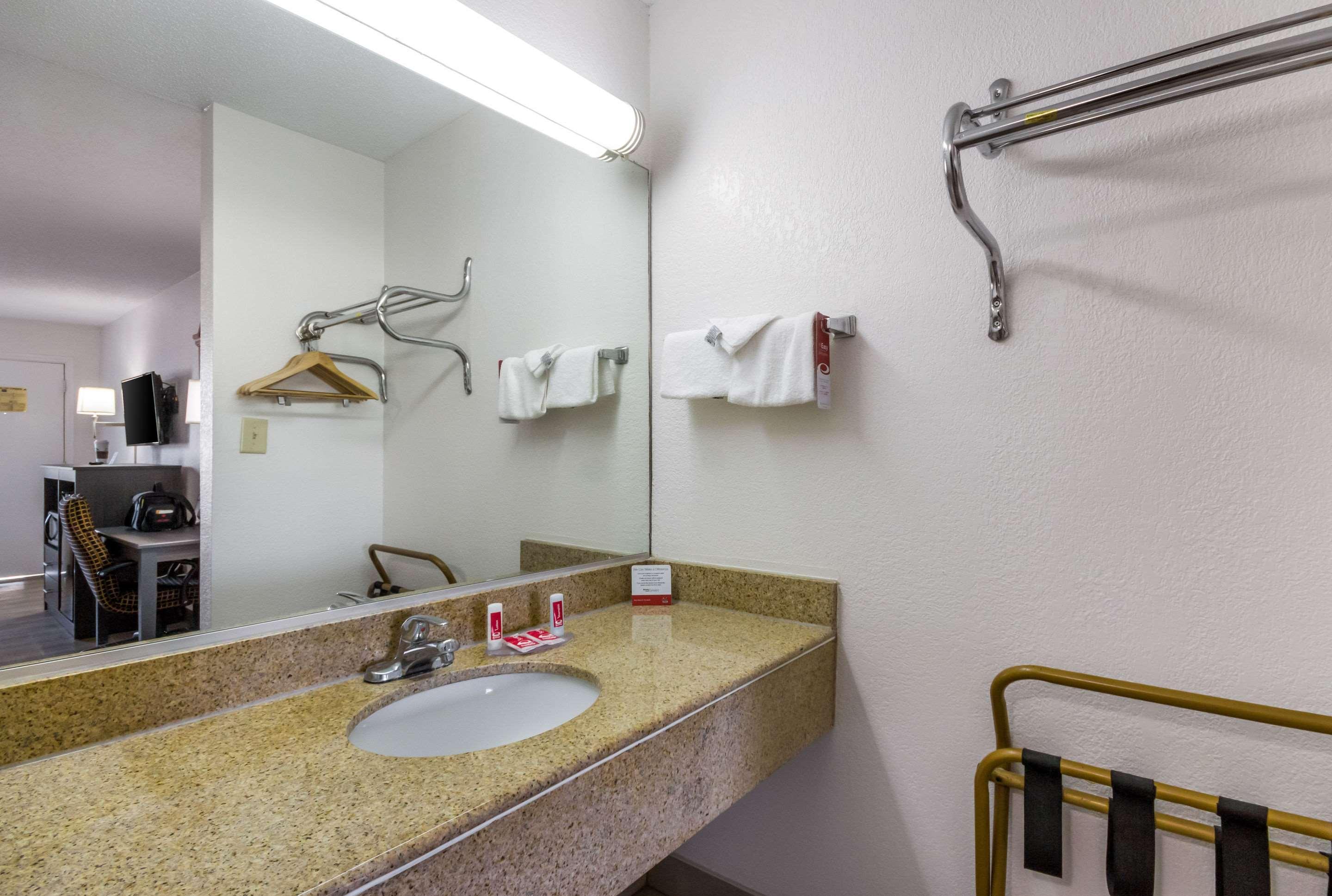 Econo Lodge Little Creek Норфолк Экстерьер фото